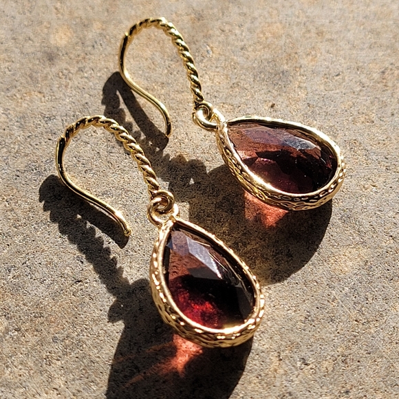 18k Gold Red Garnet Stone Teardrop Earrings - Picture 5 of 5